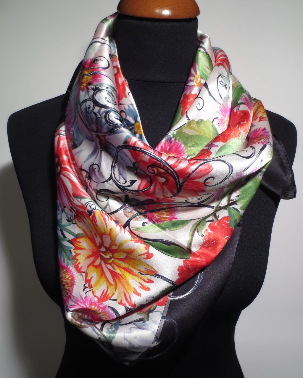 Pure silk square scarf 46068 - Azalea Bellagio - Silk of Como